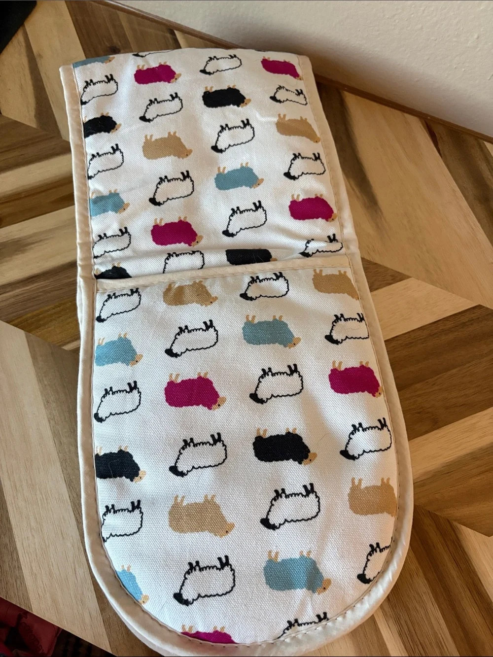 Woolly Ewe oven mitt
